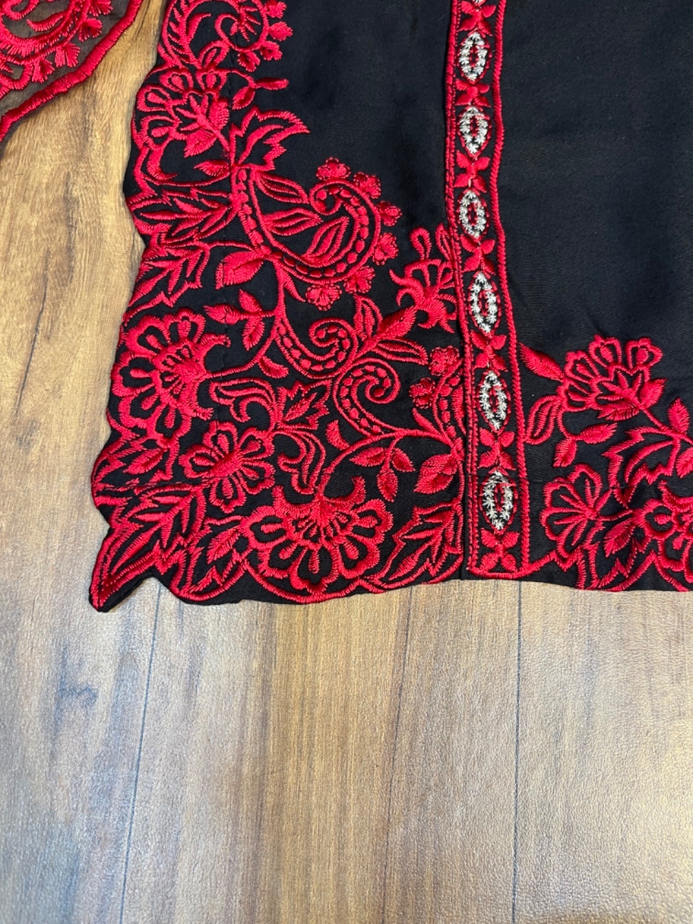 Black ted embroidery combination that gives it a rich and elegant designer look-2