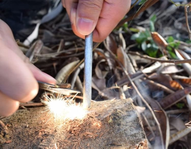 キャンプの火起こしに必要な道具は?便利なおすすめグッズを紹介!