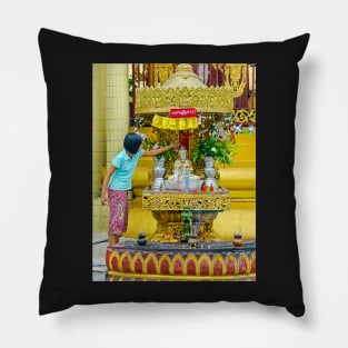 Washing Buddha. Pillow