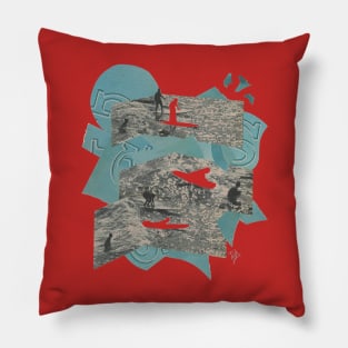 Surf on the ocean Pillow