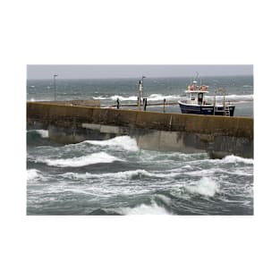 Rough seas at Seahouses, Northumberland, UK T-Shirt