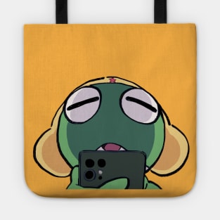 I draw keroro looking at phone / Sergeant Keroro Tote