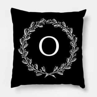 Beautiful Letter O Alphabet Initial Monogram Wreath Pillow