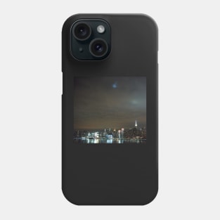 Manhattan sous la lune Phone Case