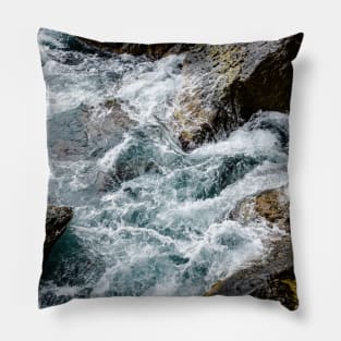 Waves in rocks Pillow