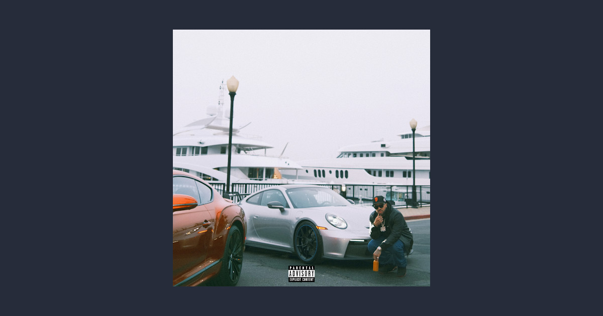 Spaceships on the Blade - Rapper - T-Shirt | TeePublic