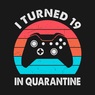 I Turned 19 In Quarantine - Retro Sunset Vintage 2001 19th Birthday Gift T-Shirt