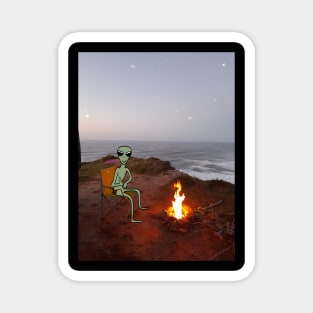 Alien enjoying a fire Magnet