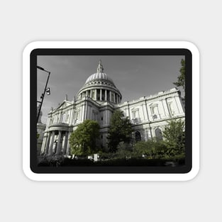 St Paul’s Cathedral and greenery Magnet