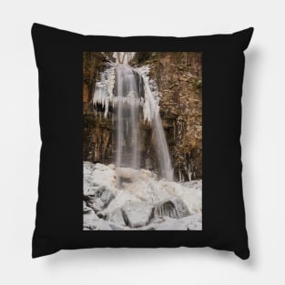 A Frozen Melincourt Waterfall, Resolven Pillow