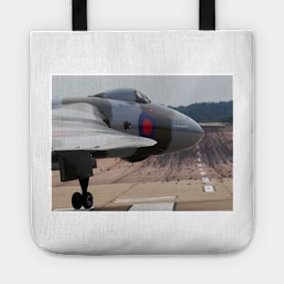 RAF Vulcan XH558 lining up Tote