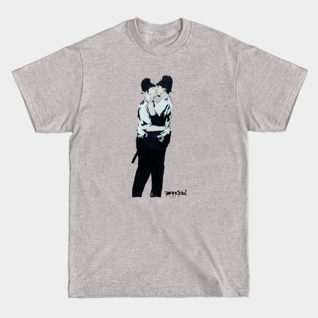 Disover BANKSY Kissing Coppers - Banksy - T-Shirt