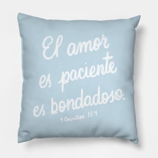 El amor es paciente, es bondadoso. 1 Corintios 13:4 Pillow