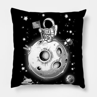 Le Petit Astronaute Pillow