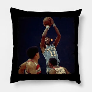 Bob McAdoo x Hall Of Famer Pillow