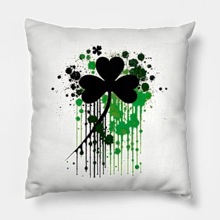 Saint Patrick's day shamrock leaf - splash and drip design Pillow