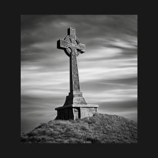 Celtic Cross on a Hill under a Cloudy, stormy sky in Black and Gray. T-Shirt