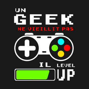 Un Geek ne vieillit pas T-Shirt