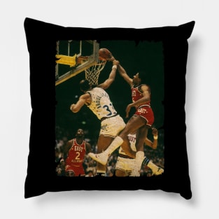 Kareem Abdul Jabbar vs Julius Erving, Flying Pillow