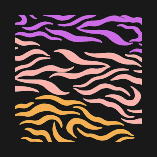 Violet Pink Gold Wavey pattern in Blck T-Shirt