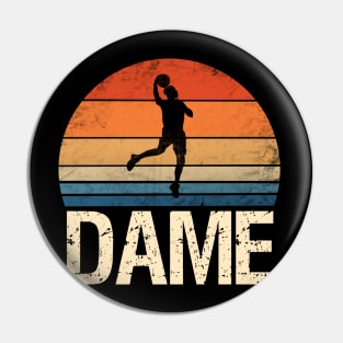 dame time (dunk) distressed retro, vintage Pin