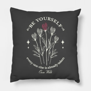 Oscar Wilde's quote design in off-white Pillow