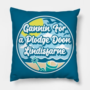 Gannin for a plodge doon Lindisfarne - Going for a paddle in the sea at Lindisfarne Pillow