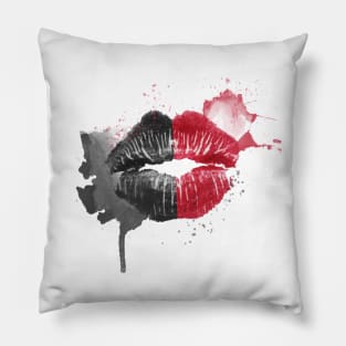 Kiss me! Pillow