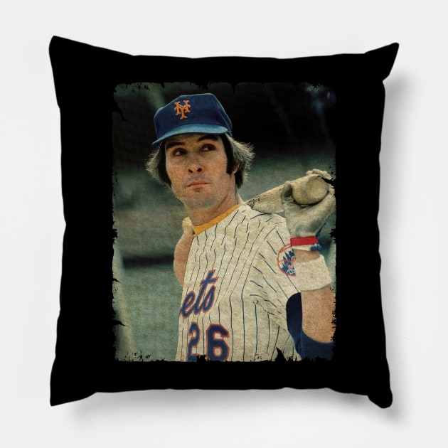 Dave Kingman in New York Mets Pillow by PESTA PORA