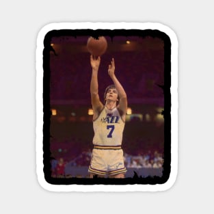 Pete Maravich - Vintage Design Of Basketball Magnet