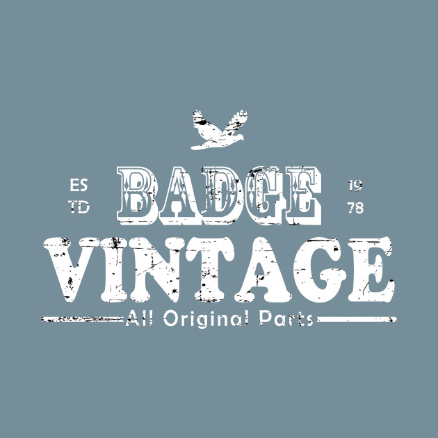 Discover BADGE VINTAGE 1978 - Born In 1978 - T-Shirt