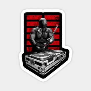 SNAKE EYES ON THE TURNTABLES Magnet