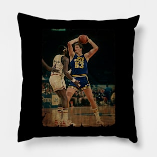 Mark Eaton vs Moses Malone Pillow