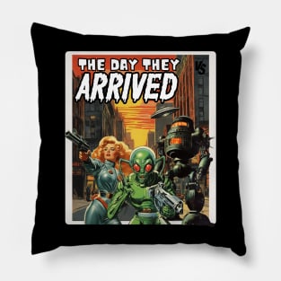 The Day they arrived, retro comic book cover Pillow