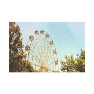 Ferris wheel between trees vintage T-Shirt