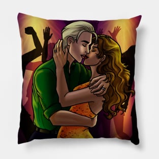 Love on the dance floor Pillow