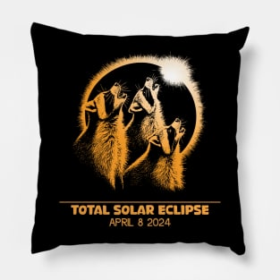 Raccoons Total solar eclipse 2024 Pillow