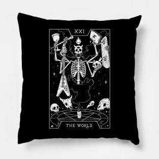 21. THE WORLD TAROT CARD T-SHIRT Pillow