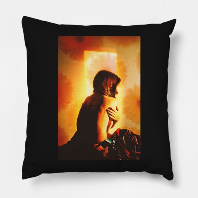 LOLA LA CAVA - DAISY JONES AND THE SIX ART Pillow by aplinsky