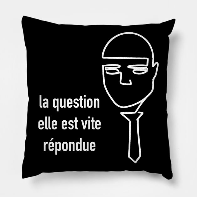 La question elle est vite répondue / Fumisteries Pillow by nathalieaynie