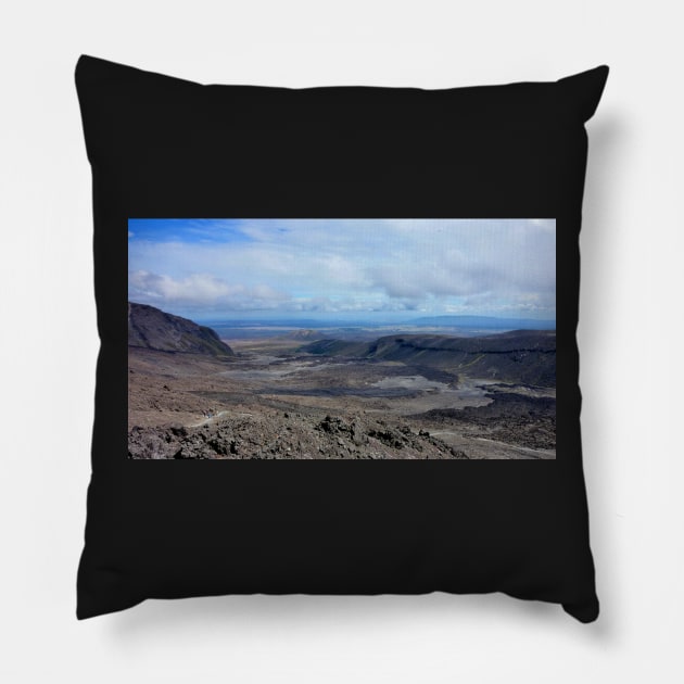 Nouvelle Zélande - volcan Tongariro Pillow by franck380