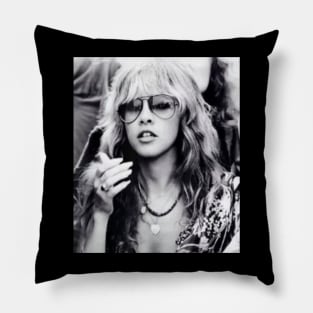 stevie nicks mode black Pillow