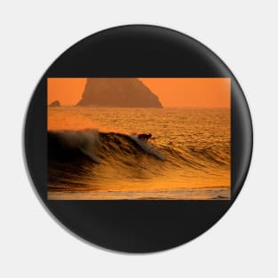 Surfeur au coucher de soleil au Mexique Pin