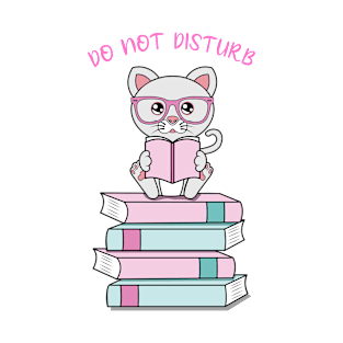 Do not disturb, cute cat reading T-Shirt