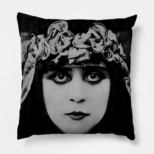 THEDA BARA - VAMPIRE QUEEN Pillow by silentandprecodehorror