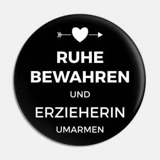 Ruhe bewahren und Erzieherin umarmen Pin