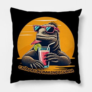 Galapagos iguana retro vintage sunset Pillow