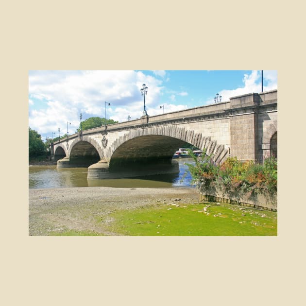 Kew Bridge, August 2020 by RedHillDigital