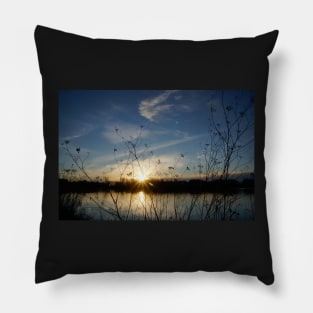 sun setting Pillow