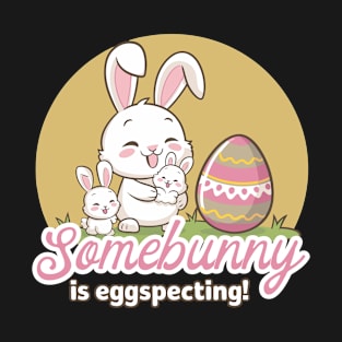 Somebunny Is Eggspecting Cute Pregnancy Reveal Design T-Shirt